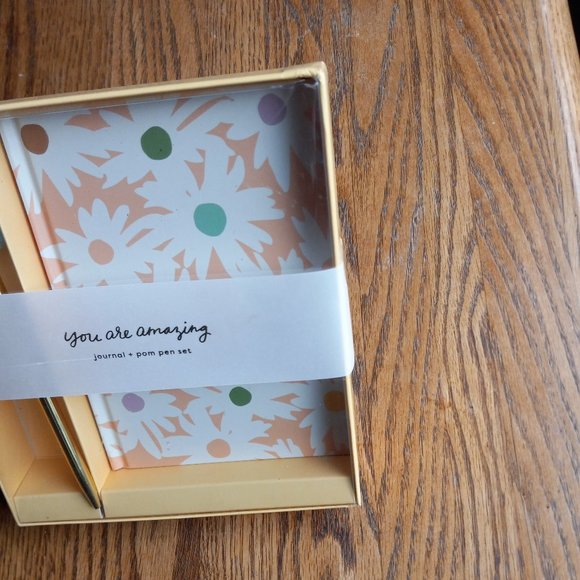 NIB Floral Journal Notebook & Pom Pom Pen Gift Set - Picture 7 of 12